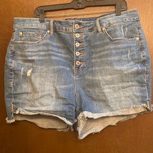 Torrid distressed denim short Size 20